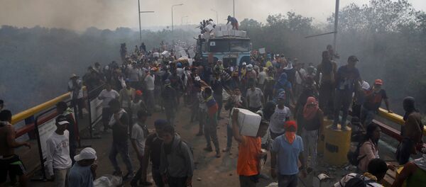 Un camion con ayuda humanitaria para Venezuela Un camion con ayuda humanitaria para Venezuela - Sputnik Mundo