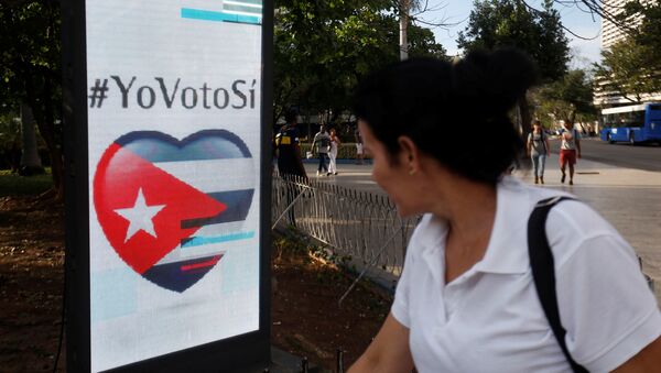 Un cartel del referéndum constitucional en Cuba - Sputnik Mundo