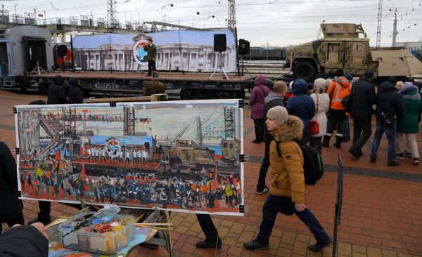 Un tren con trofeos incautados a los terroristas en Siria inicia su viaje por Rusia - Sputnik Mundo