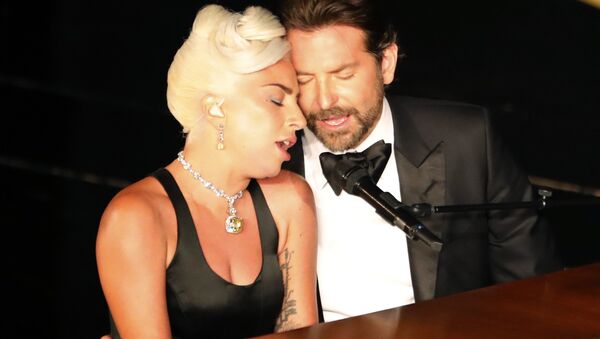 Los artistas Bradley Cooper y Lady Gaga durante la ceremonia de los 91 Premios Oscar, el 25 de febrero de 2019, en Los Ángeles (EEUU) - Sputnik Mundo