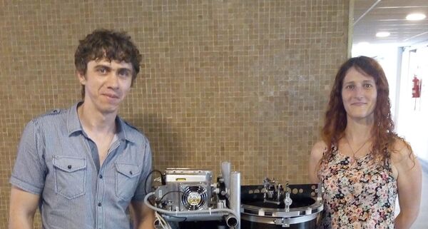 Nadia Barreiro y Ezequiel Pawelko, científicos argentinos que participaron en el desarrollo del lidar para facilitar la aeronavegacion en presencia de ceniza volcánica Nadia Barreiro y Ezequiel Pawelko, científicos argentinos que participaron en el desarrollo del lidar para facilitar la aeronavegacion en presencia de ceniza volcánica - Sputnik Mundo