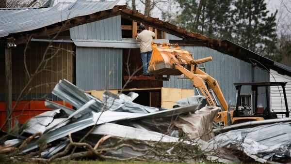 Consecuencias de los tornados en el estado de Alabama - Sputnik Mundo
