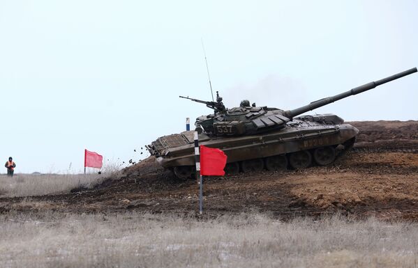 Biatlón de tanques en la región rusa de Volgogrado - Sputnik Mundo