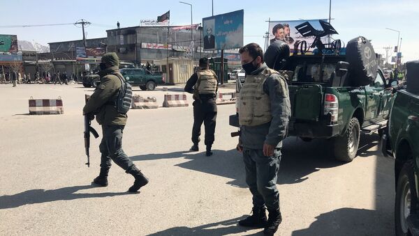 Los policías vigilan cerca de un ataque en Kabul, Afganistán - Sputnik Mundo