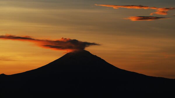 El volcán mexicano Popocatépetl  - Sputnik Mundo