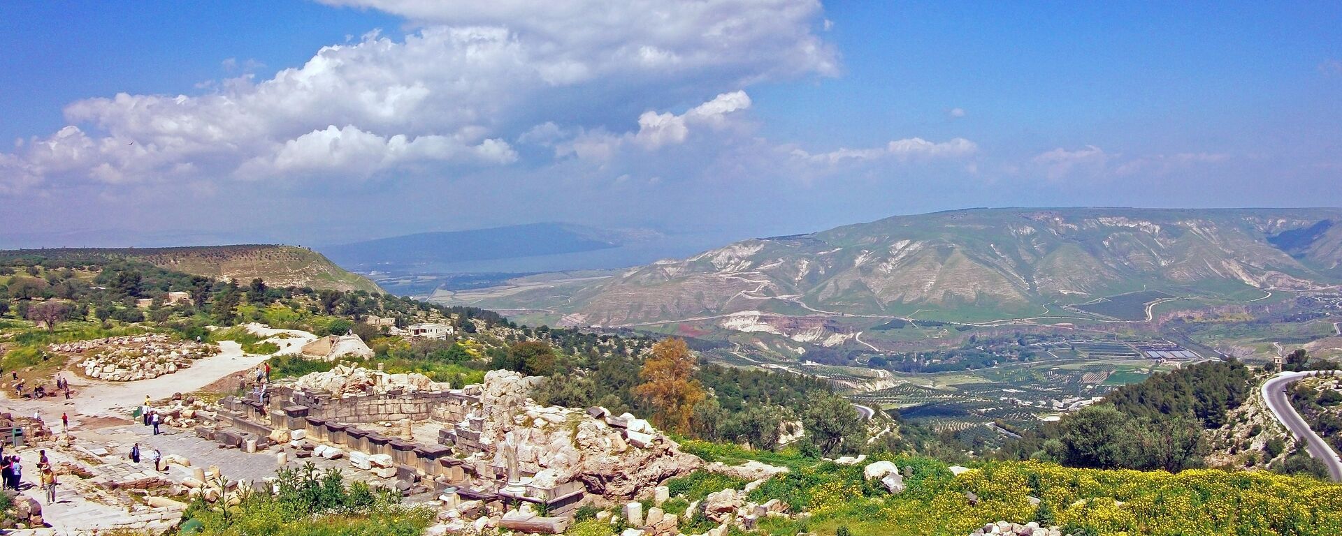 Una vista que se abre a los Altos del Golán desde las ruinas de una antigua ciudad situadas en Umm Qais (Jordania) - Sputnik Mundo, 1920, 25.03.2019