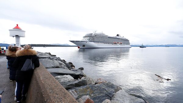 El crucero de Viking Sky llega al puerto de Molde - Sputnik Mundo