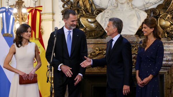 El presidente de Argentina, Mauricio Macri, recibe a los reyes de España, Felipe VI y Letizia Ortiz - Sputnik Mundo