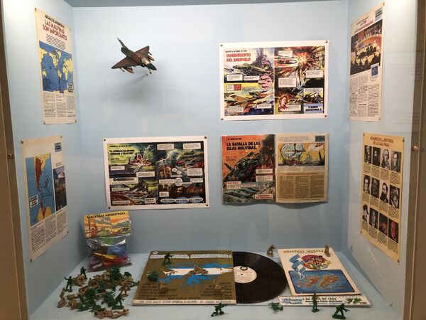 Los objetos de la época de la Guerra están exhibidos en el museo de Malvinas Los objetos de la época de la Guerra están exhibidos en el museo de Malvinas - Sputnik Mundo