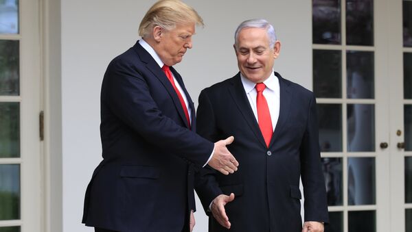El presidente estadounidense, Donald Trump, y el primer ministro israelí, Benjamín Netanyahu - Sputnik Mundo