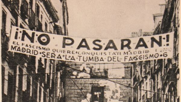 El mítico cartel de 'No pasarán' en Madrid, durante la Guerra Civil Española - Sputnik Mundo