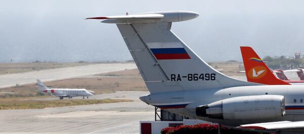 Avión de bandera rusa en el Aeropuerto Internacional Simón Bolivar de Caracas. Avión de bandera rusa en el Aeropuerto Internacional Simón Bolivar de Caracas. - Sputnik Mundo