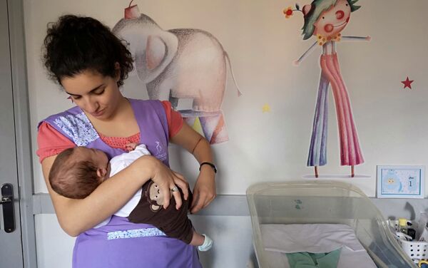 La Fundación Canguro (Uruguay) brinda nutrición afecta a bebés recién nacidos - Sputnik Mundo