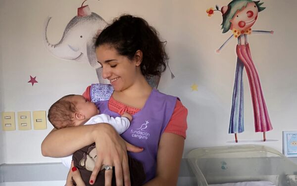 La Fundación Canguro (Uruguay) brinda nutrición afecta a bebés recién nacidos - Sputnik Mundo
