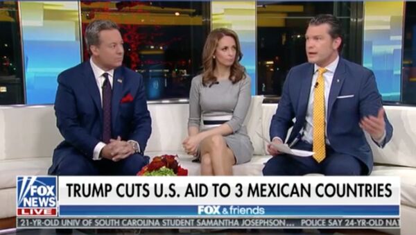 Programa Fox & Friends con el cintillo Trump corta la ayuda de EEUU a tres países mexicanos - Sputnik Mundo