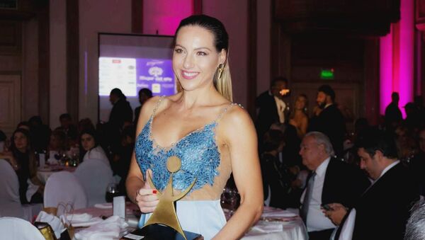 La periodista de Sputnik Karen Todoroff fue elegida Mujer del año en Uruguay - Sputnik Mundo