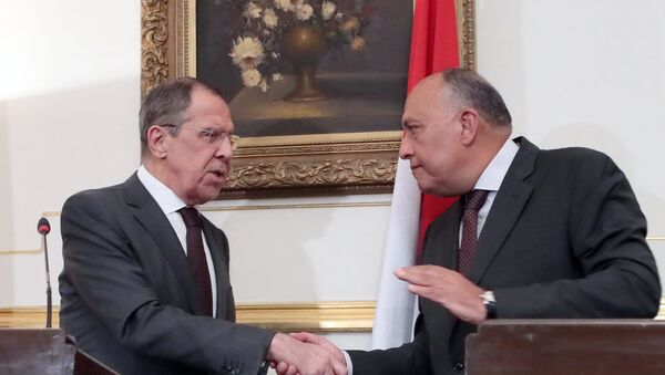 El canciller ruso, Serguéi Lavrov, y el ministro de Exteriores egipcio, Sameh Shukri - Sputnik Mundo