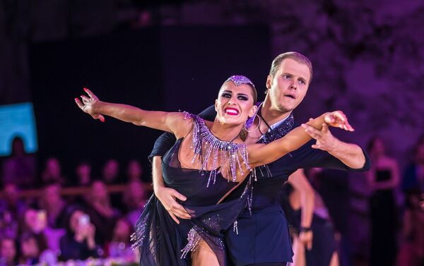 Nikita Brovko y Olga Urúmova, destacados bailarines rusos - Sputnik Mundo