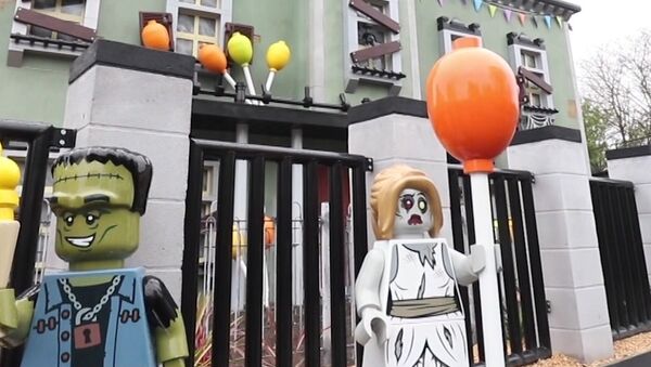 Una nueva y monstruosa atracción espera a los visitantes de Legoland en el Reino Unido - Sputnik Mundo