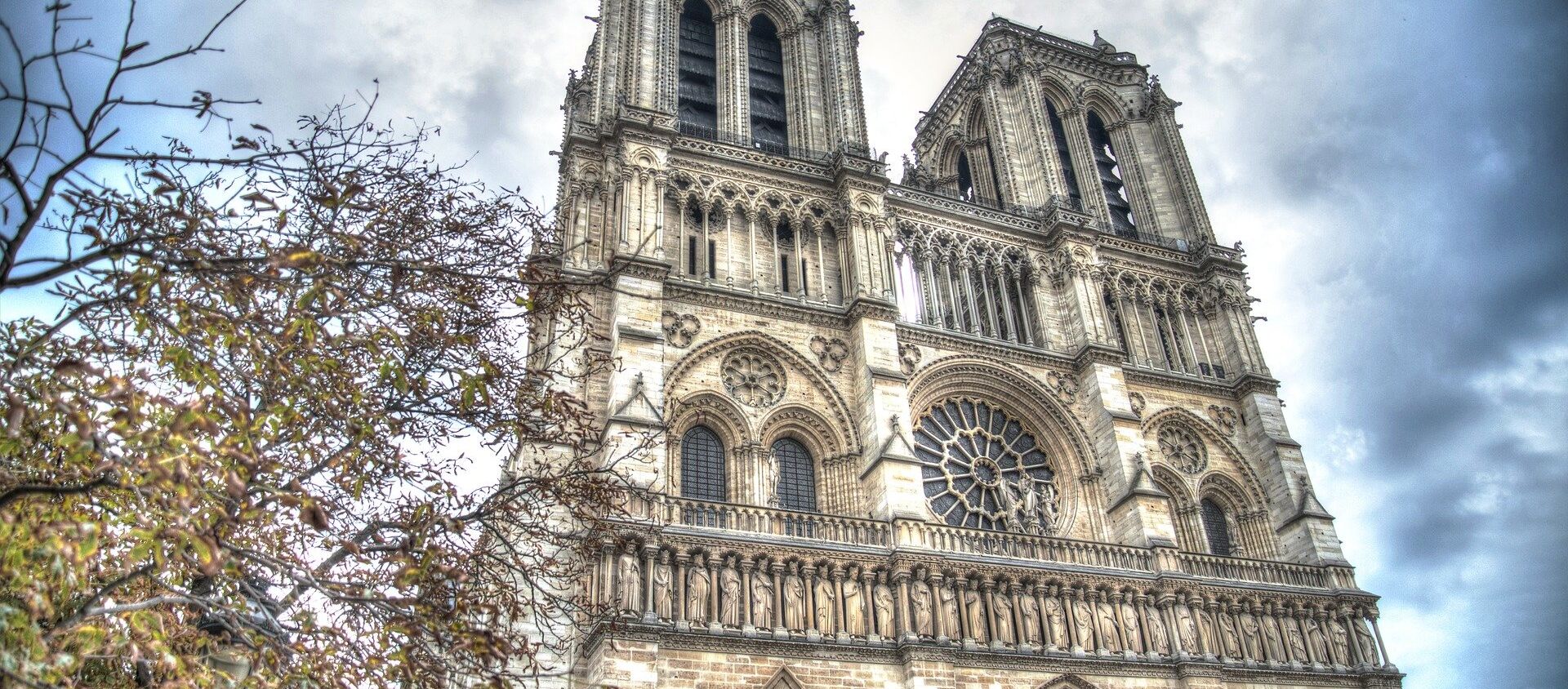 La catedral de Notre Dame de París - Sputnik Mundo, 1920, 16.04.2019