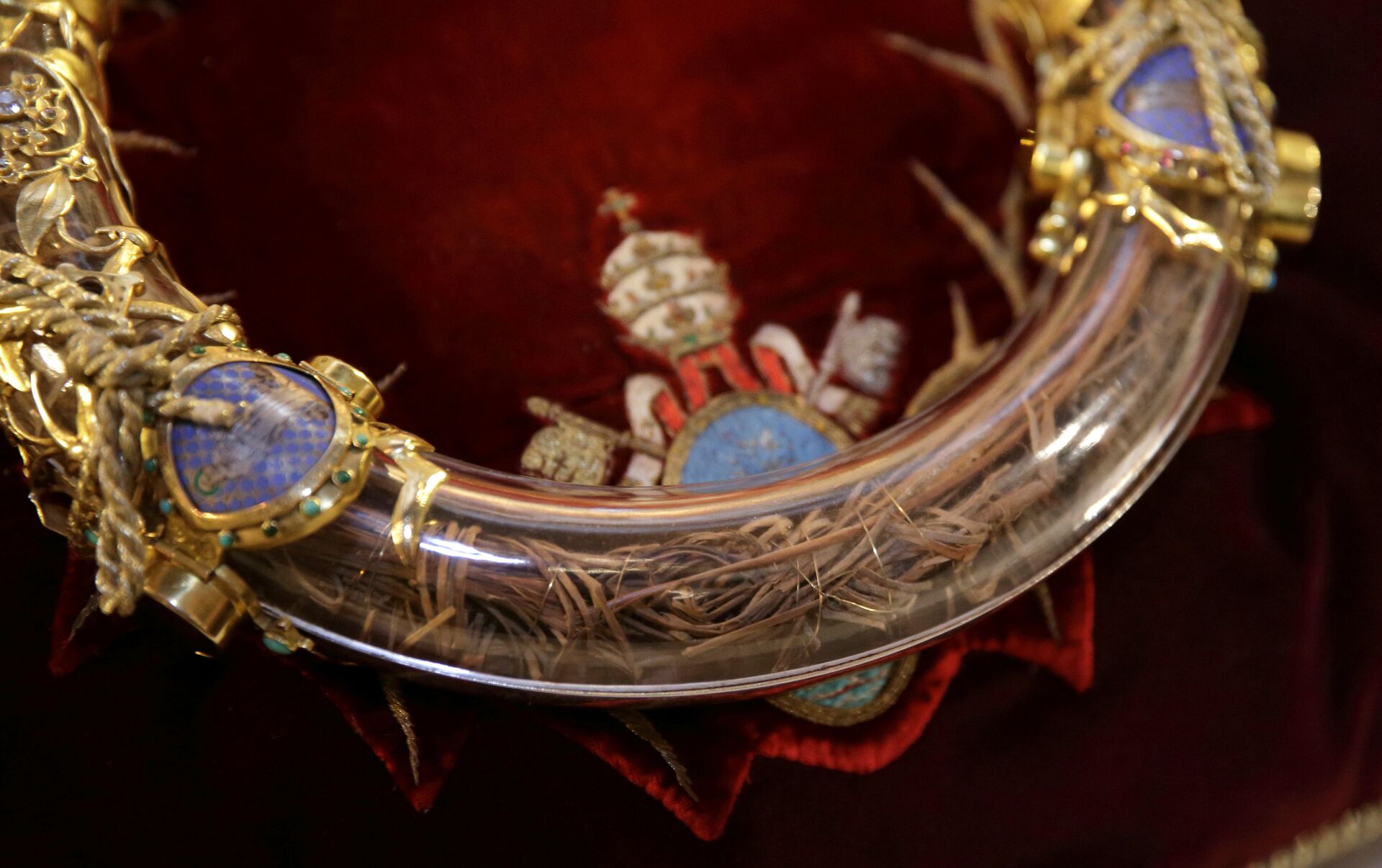 Aparece la corona de espinas de la Señora de la Caridad en la