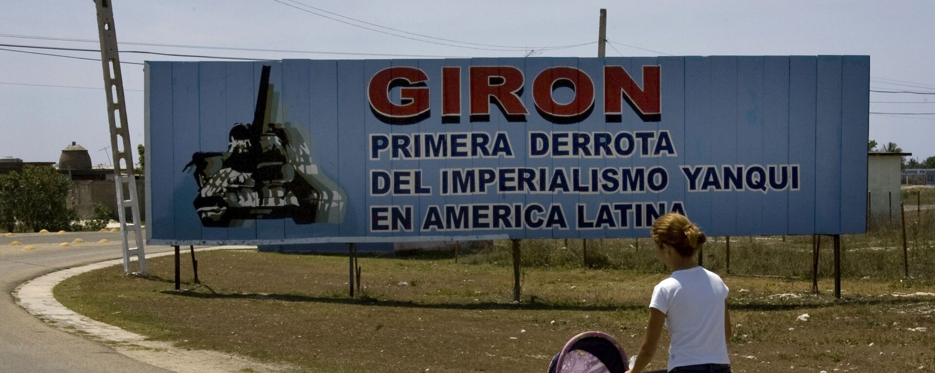 Cartel ubicado a la entrada del municipio Girón, en Matanzas, Cuba - Sputnik Mundo, 1920, 15.04.2021