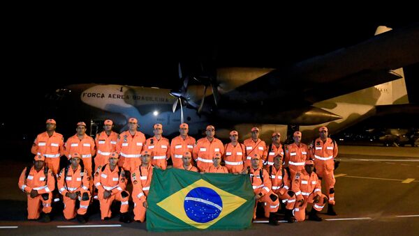 Bomberos de la Fuerza Nacional de Brasil antes de viajar a Mozambique para actuar en tareas de ayuda humanitaria  tras el ciclón Idai - Sputnik Mundo