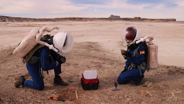 Un equipo de expedición de la misión Mars Desert Research Station - Sputnik Mundo