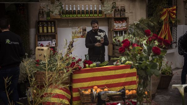 Un vendedor de flores en Barcelona (archivo) - Sputnik Mundo