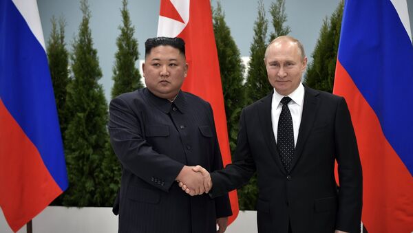 El líder de Corea del Norte, Kim Jong-un, y el presidente de Rusia, Vladímir Putin - Sputnik Mundo
