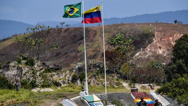 Las banderas de Brasil y Venezuela en la frontera - Sputnik Mundo