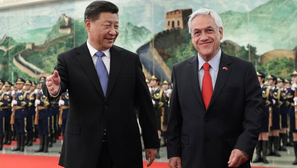 El presidente chino, Xi Jinping, y el presidente de Chile - Sputnik Mundo
