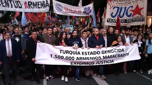 El mundo rememora el genocidio armenio con protestas masivas - Sputnik Mundo