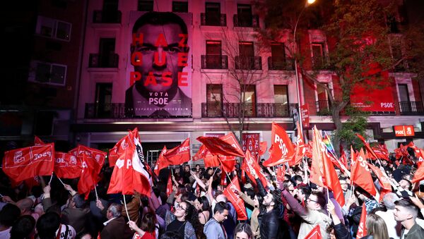 La sede de los socialistas tras su victoria en las elecciones generales de España - Sputnik Mundo