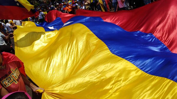 Personas con bandera de Venezuela - Sputnik Mundo
