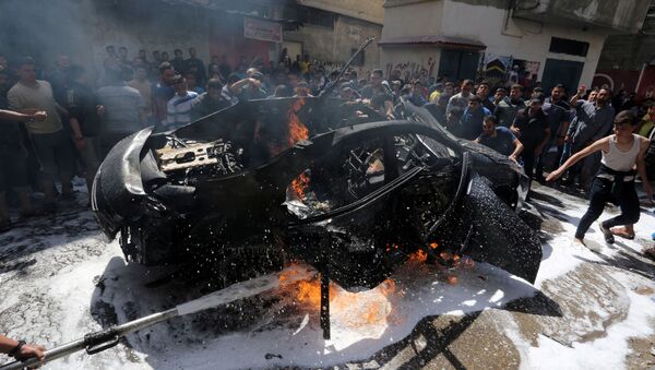 El coche de un miembro de Hamás que fue bombardeado por la aviación israelí - Sputnik Mundo