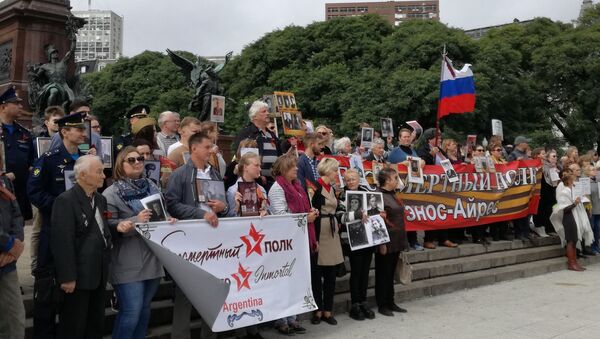 Los participantes de la Marcha del Regimiento Inmortal en Argentina - Sputnik Mundo