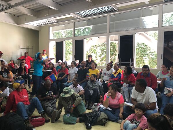 El diálogo para redefinir la Revolución bolivariana contó con una participación de líderes de todo el país; sin embargo, no recibió cobertura de la prensa hegemónica internacional El diálogo para redefinir la Revolución bolivariana contó con una participación de líderes de todo el país; sin embargo, no recibió cobertura de la prensa hegemónica internacional - Sputnik Mundo