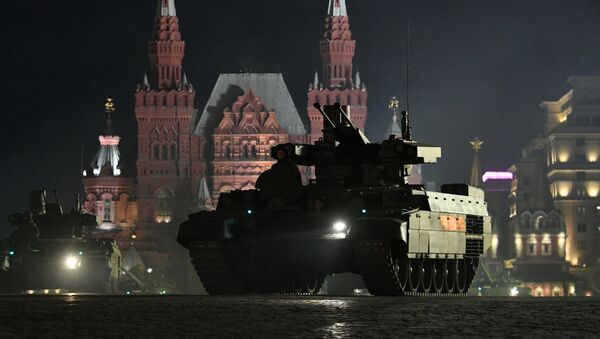 Un vehículo blindado BMPT en la Plaza Roja de Moscú - Sputnik Mundo