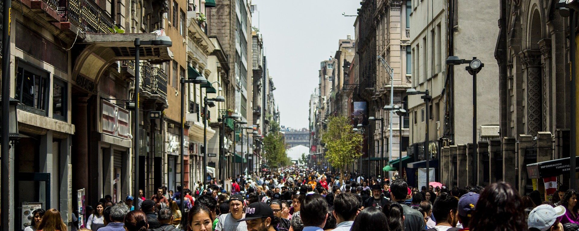 La gente en las calles de Ciudad de México - Sputnik Mundo, 1920, 25.08.2021
