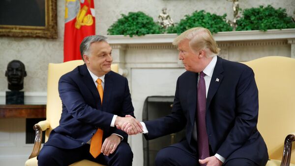 Víktor Orbán, primer ministro de Hungría, y Donald Trump, presidente de EEUU - Sputnik Mundo
