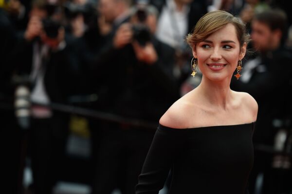 Caras conocidas y mucho glamur en la inauguración del Festival de Cannes - Sputnik Mundo