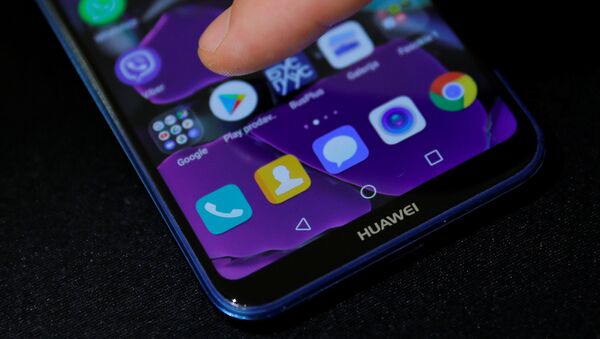 Un teléfono inteligente de Huawei - Sputnik Mundo