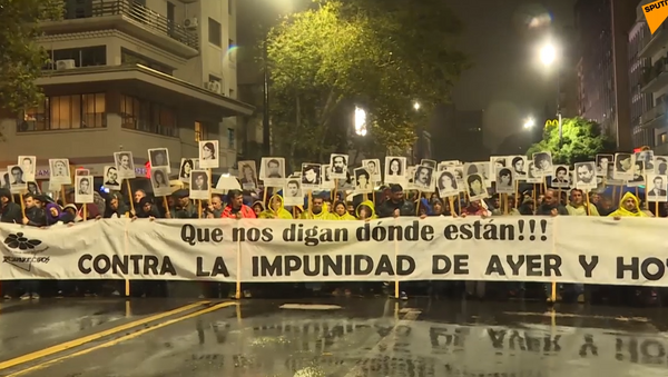 Cuando la lluvia esconde lágrimas: la Marcha del Silencio en Uruguay - Sputnik Mundo