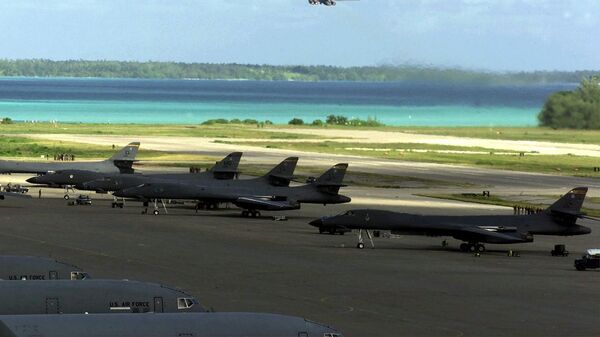 Bombarderos Lancer B-1B en la base Diego García, en el archipiélago de Chagos (archivo) - Sputnik Mundo