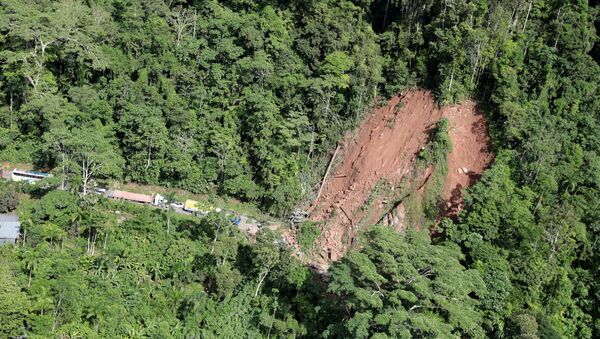 Un deslizamiento de tierra causado por un terremoto en Yurimaguas, Perú - Sputnik Mundo