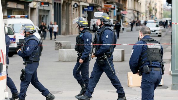 La policía en Lyon, Francia  - Sputnik Mundo