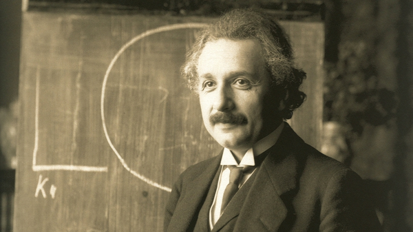 Albert Einstein durante una conferencia en Viena en 1921 - Sputnik Mundo
