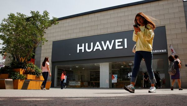 Una tienda de Huawei en Pekín - Sputnik Mundo