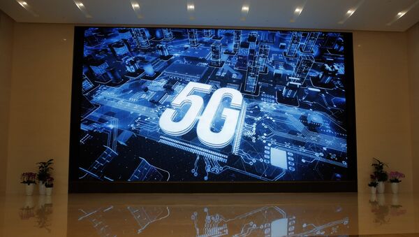 El logo de 5G en la sede de Huawei  - Sputnik Mundo